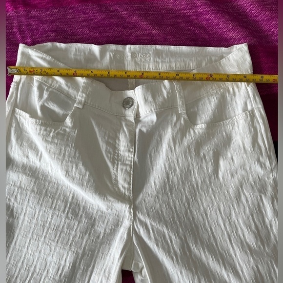 BRAX Free to Move Shakira Sharp White Slim Jeans Ankle Length Textured Fabric - Picture 16 of 16